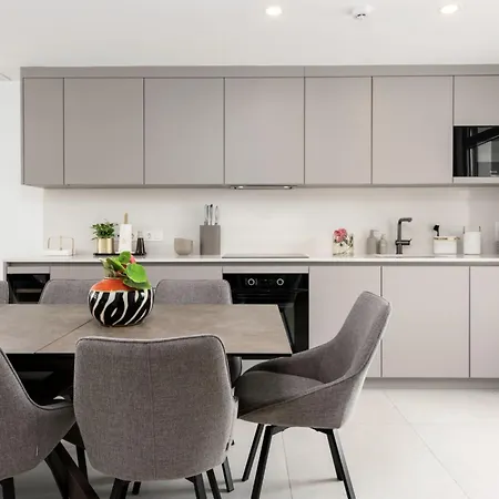 3065 Luxury In The Heart Of Elviria Апартаменти *